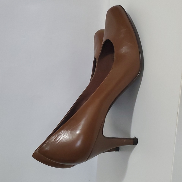 BCBGirks Brown Heels 7B - Picture 4 of 6